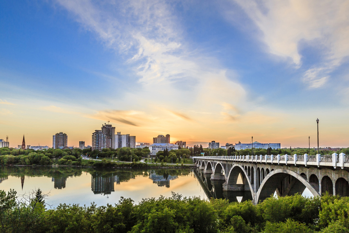 Estas son algunas ciudades que pagan por vivir allí